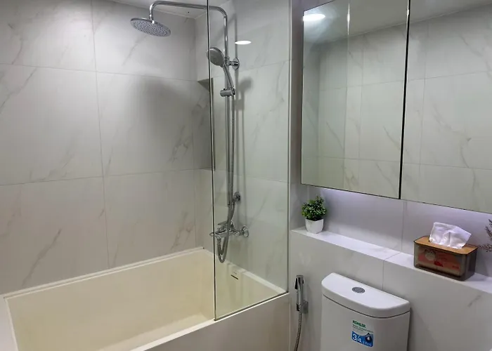 Modern Asoke Apartment *