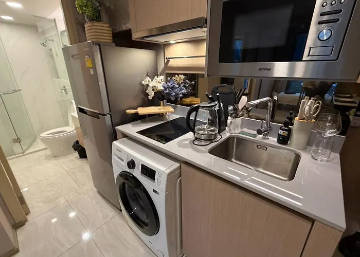 Modern Asoke Apartment *