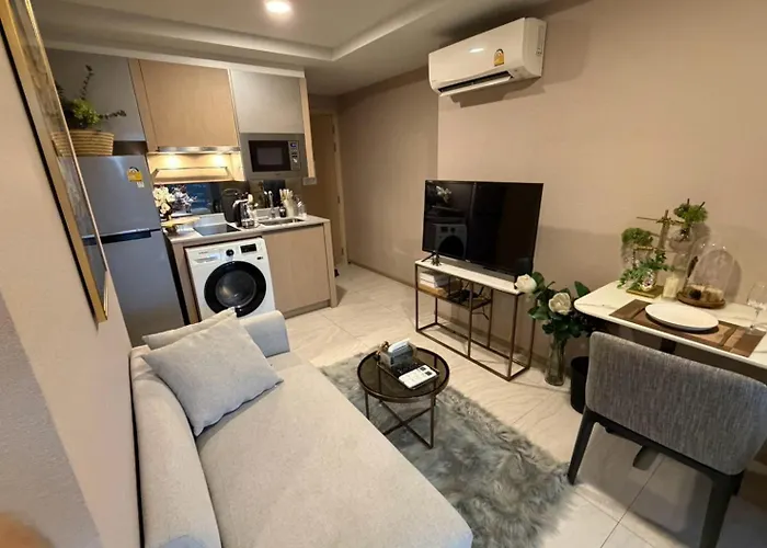 Modern Asoke Apartment *
